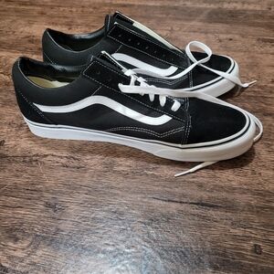 Vans Unisex Old Skool Shoe Black White Size 13